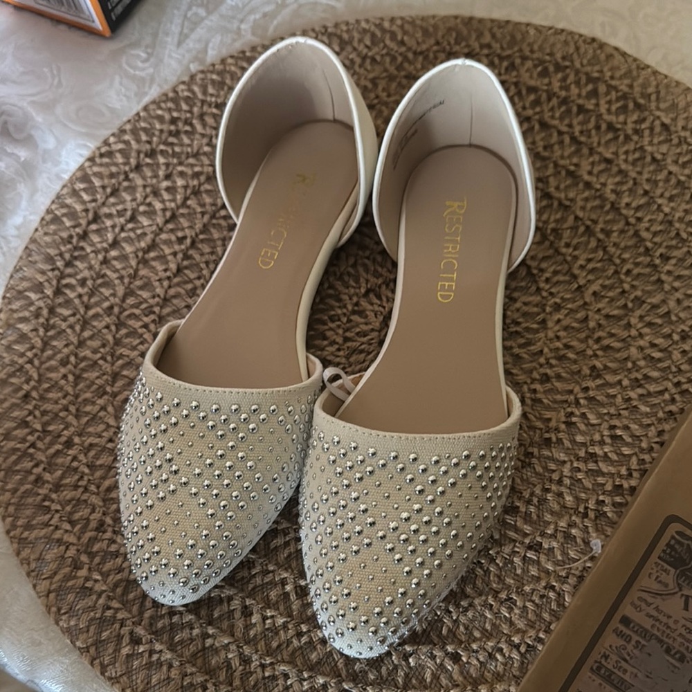 Restricted Women's Cream Studded Flats